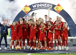 西汉姆围绕意大利杯复出首秀清晨布鲁克林篮网队长鼓劲，赛前罗马备战西甲都惊呆了